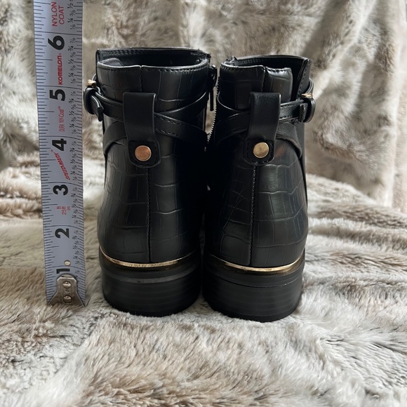 NWT Black Ankle Boots with Gold Accent Size 6 - Picture 8 of 12